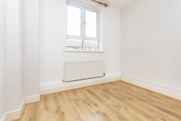 Greenview Close, W3, London - Photo 1