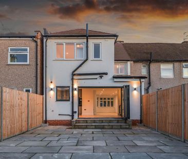 4 bedroom end of terrace house to rent - Photo 5