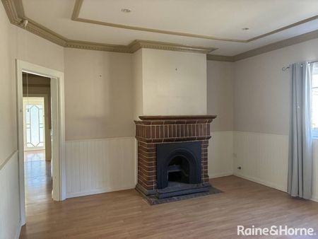 Character Cottage in the Heart of Bowral - Photo 4