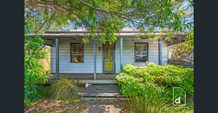 CHARMING FAMILY HOME WITH POOL & LUSH GARDENS - Photo 3