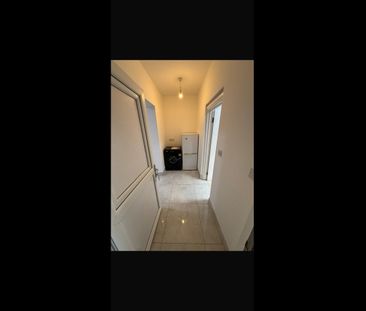 1 Bed Flat, Frinton Mews, IG2 - Photo 4