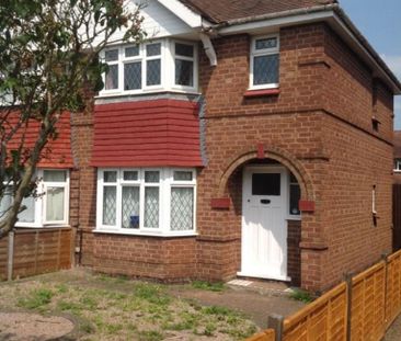 1 bedroom in a house share to rent - Photo 2