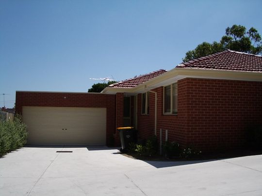 4-bedroom shared house, Bennett Street - Photo 1