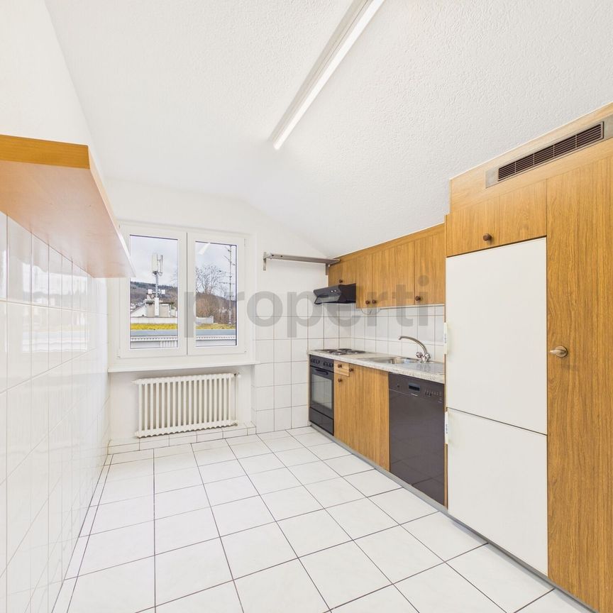 Quiet 2.5-room penthouse apartment with basement room, Zurich - Foto 1