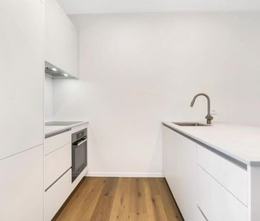 Well presented architecturally designed townhouse - Photo 4