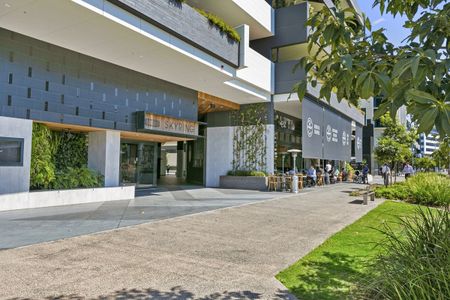 SKYRING APARTMENTS - LARGE 2 BEDROOM APARTMENT WITH STUNNING VIEWS - Photo 4