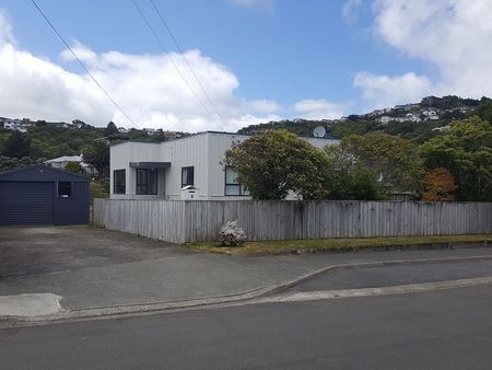 2 Bedroom Sunny Art Deco Style in Paparangi - Photo 4