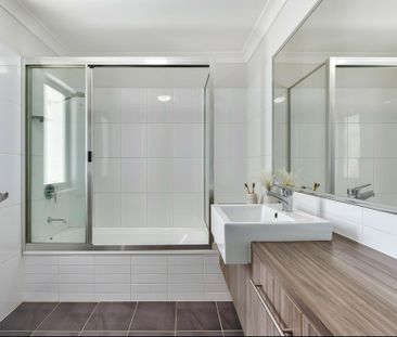 Air Conditioned 3 Bedroom Townhouse In Boutique Gordon Park Complex... - Photo 1