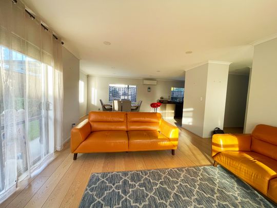 Spacious Four bedrooms Family Home - Photo 1