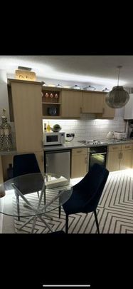 2 bedroom house to share by Birmingham Airport - Photo 1