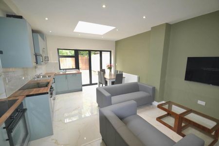 7 bedroom terraced house to rent - Photo 4