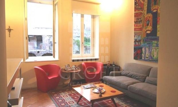 CENTER- FORUM: Beautifully furnished, modern and spacious 1 bedroom, 2 bath. Bright, silent, breathtaking views of monuments. Fully equipped kitchen, air conditioning, parquet floors, high ceilings, sunny and silent, walking distance to metro, all shops - Foto 1
