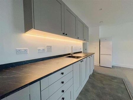 Martin Court, Hastings - Photo 2