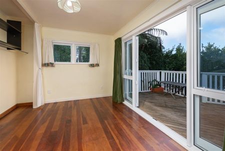 118 Kelburn Parade, Kelburn - Photo 2