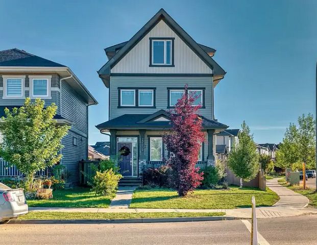 3-storey, FIVE-BEDROOM HOUSE with 4 bathrooms. Fully finished basement INCLUDED! | 22604 97 Avenue Northwest, Edmonton - Photo 1