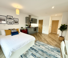 Large fully furnished open-plan studio apartment offers stylish, lo... - Photo 5