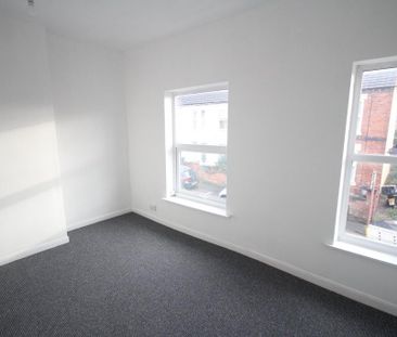 2 bedroom end of terrace house to rent - Photo 3