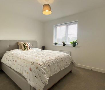 3 bedroom end of terrace house to rent - Photo 4