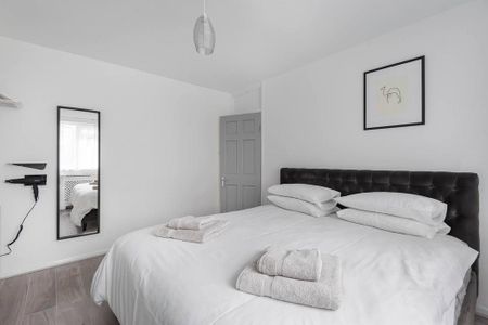 3 bedroom flat to rent - Photo 4