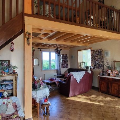 Location Maison rénové(e) Neuville-les-dames - Photo 1