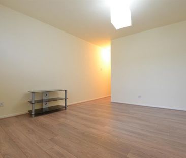 1 bedroom Flat To Let - Photo 3