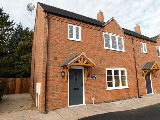 3 bedroom semi-detached to let - Photo 1