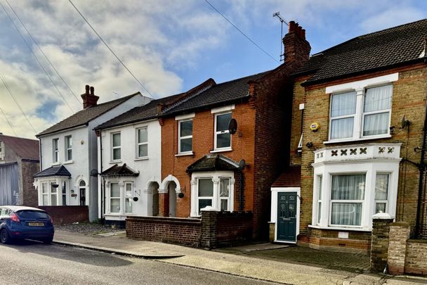 1 bed Flat Shakespeare Drive, Westcliff-on-Sea, SS0 - Photo 1