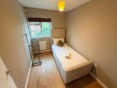 1 bedroom in a house share to rent - Photo 4