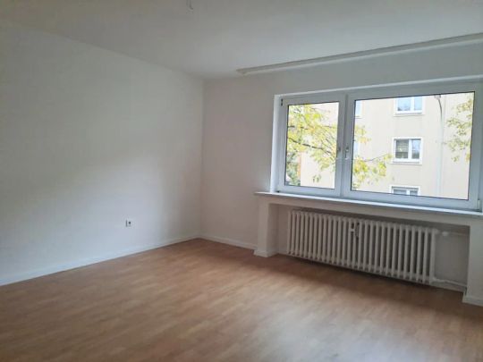 Einzugsbereite 3,5 Raum-Wohnung mit Sonnenbalkon Nähe Anna-Hospital - Photo 1