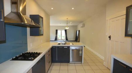 4 Bedrooms - Double Glazed - Great School Zones! - Photo 2