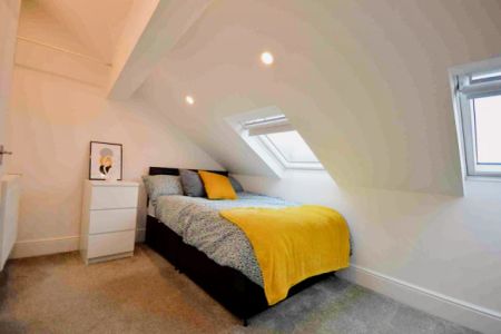 6 Beds 6 Baths - Photo 3