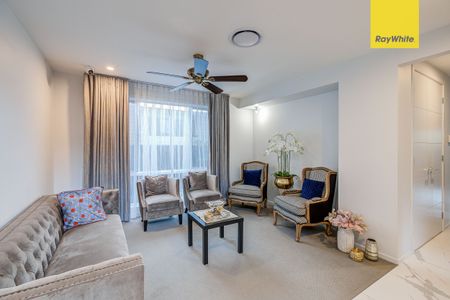 Executive 5-Bedroom Designer Home, Premium Location, Luxury Finishes, EV Charger, Ducted Air, Solar, CCTV - Photo 2