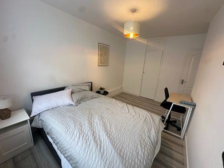 3 Bed Maisonette, Hammersley House, SE14 - Photo 4