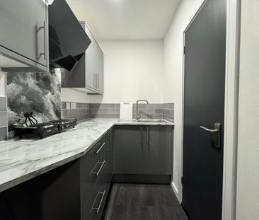 Adelaide Terrace, TW8, Brentford - Photo 4
