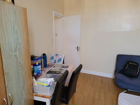 2 Bed Flat, Bowes Road, N13 - Photo 1