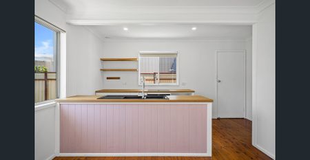 Cute Cottage ... Great Location - Photo 5