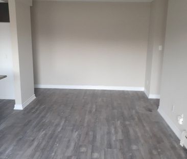 One Bedroom Apartment - Photo 2