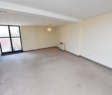 3 bedroom flat to rent - Photo 4