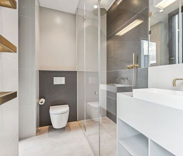 London , W12 7GN - Photo 5