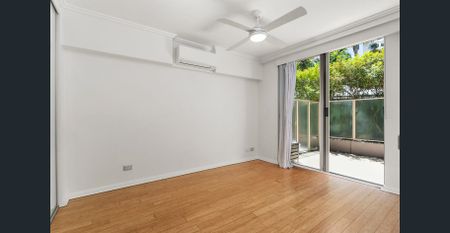 Centrally located apartment with building amenities - Photo 3