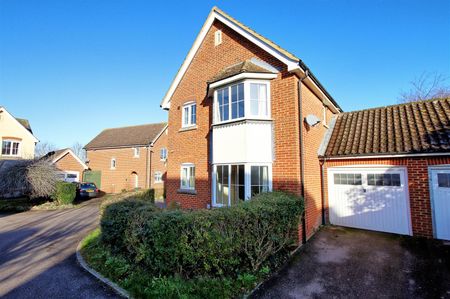 House – Link Detached – 12 Douglas Way, Great Cambourne, Cambridge 12 - To Rent - Photo 5