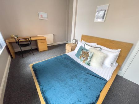 5 bedroom terraced house to rent - Photo 4