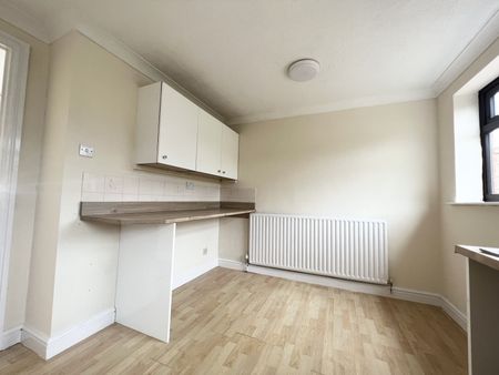 Two bedroom semi detached property - Photo 2