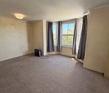 1 Bedroom Apartment - Centrally Located - Photo 4