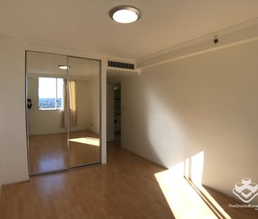 Modern 2 Bedroom Apartment in the Heart of Chatswood - Photo 2