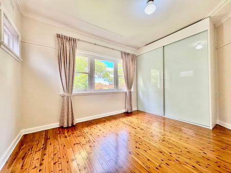 Spacious Family Home in Prime Beverly Hills Location - Photo 3