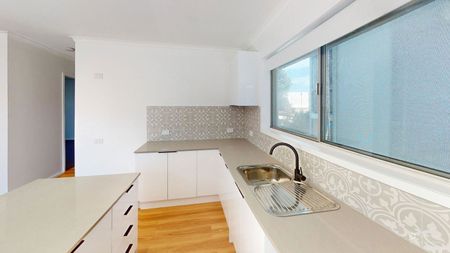 Newly Renovated 2-Bedroom Unit with Sunny Private Balcony - Photo 2