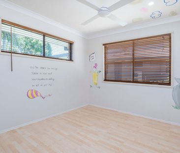 Immaculate spacious Family Home - Great Location! - Photo 5