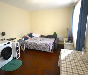 Flat to rent - Melton Court, Havelock Road,, Croydon, CR0 - Photo 1