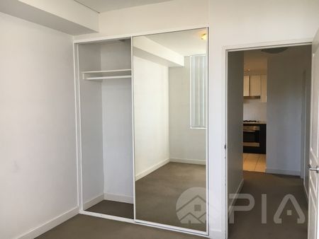 Easy Access to Amenities, walking distance to Merrylands Station. - Photo 3